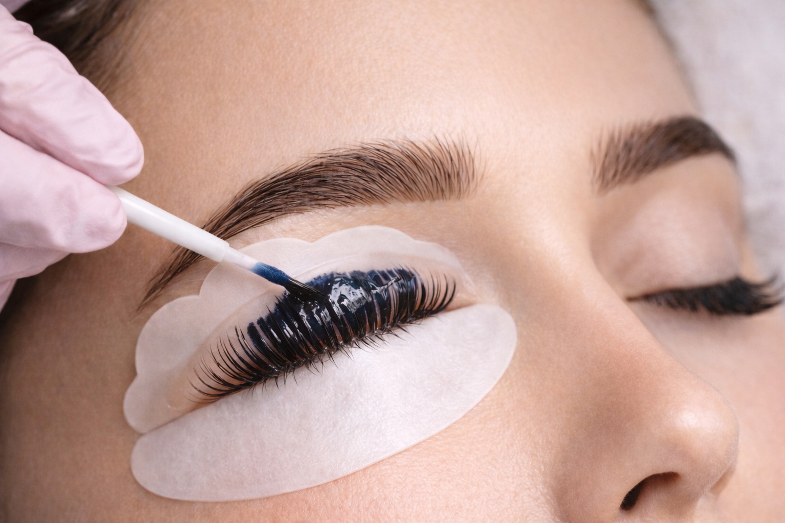 Ripset ja kulmat – Kosmetologi AnnaB